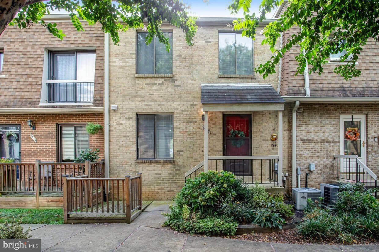 1617 Kenwood Ave, Alexandria, VA 22302 Townhome Rentals in Alexandria