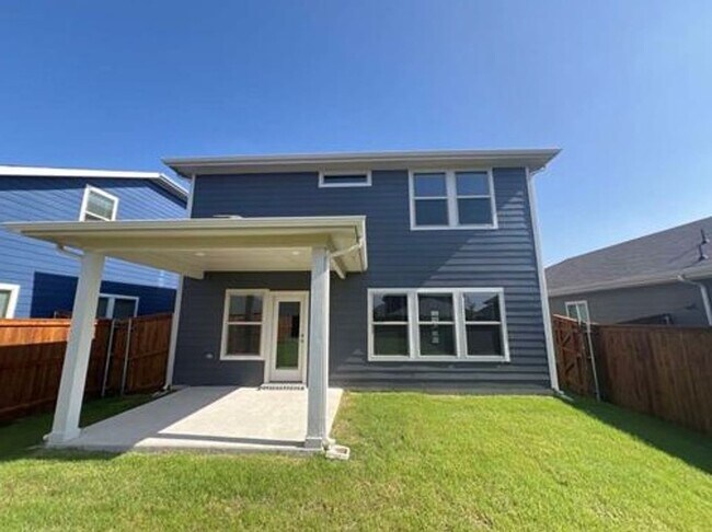 Building Photo - Charming 3 Bedroom, 2.5 Bath House in Farm...