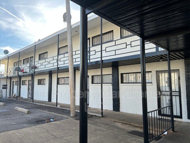 Foto del edificio - 1044 Merriwether Ave