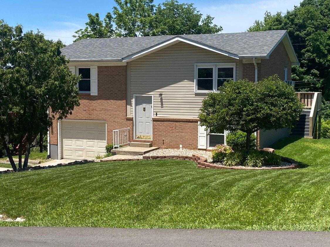 Primary Photo - 105 Dixon Ave