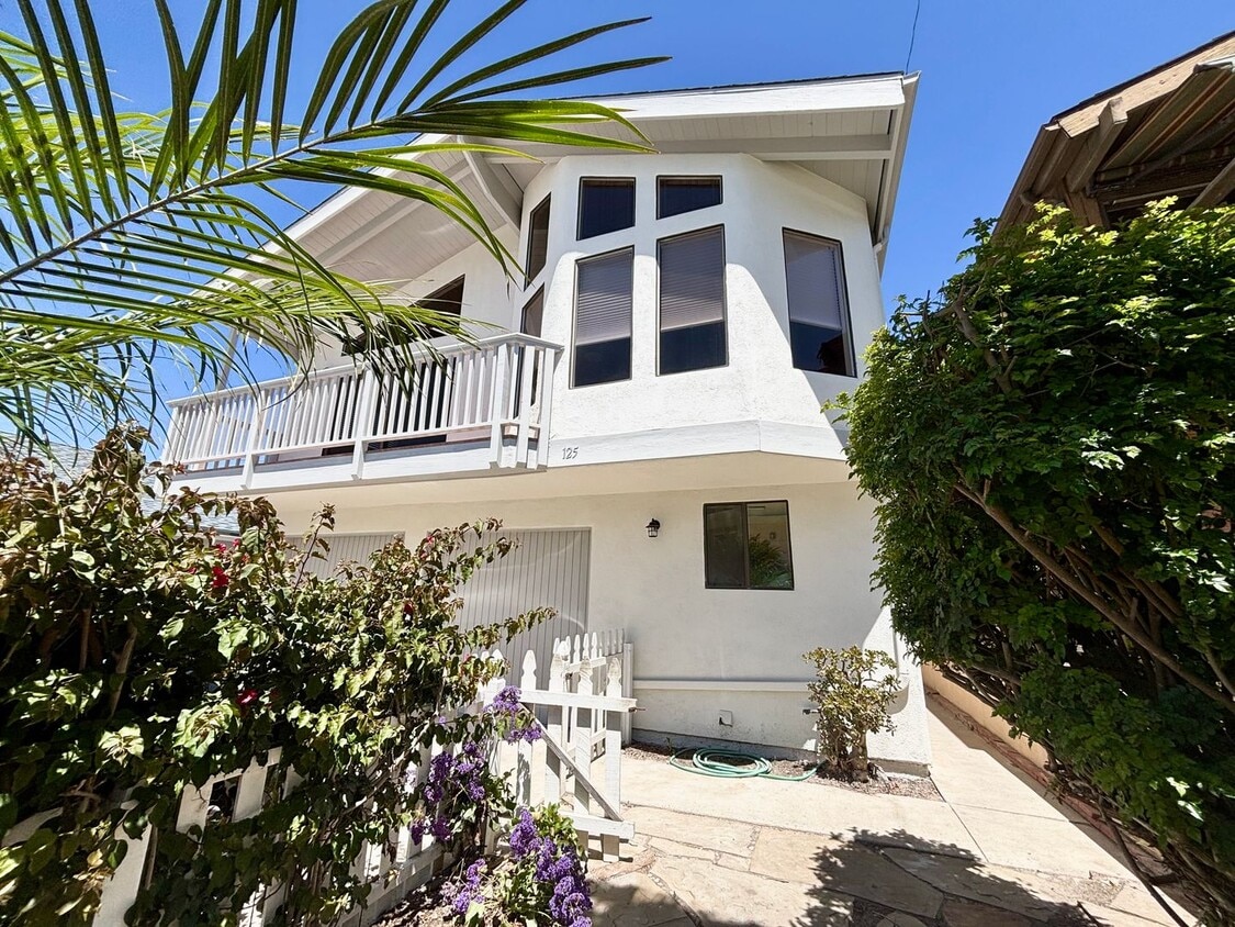 Primary Photo - Silver Strand Beach | 4 Bed | 2 Bath | Bea...