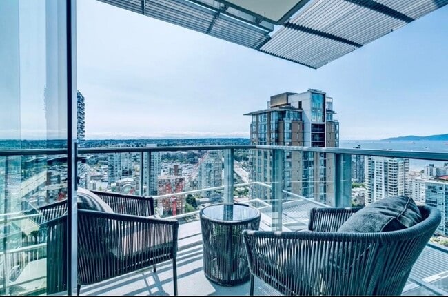 Building Photo - 1283 Howe St