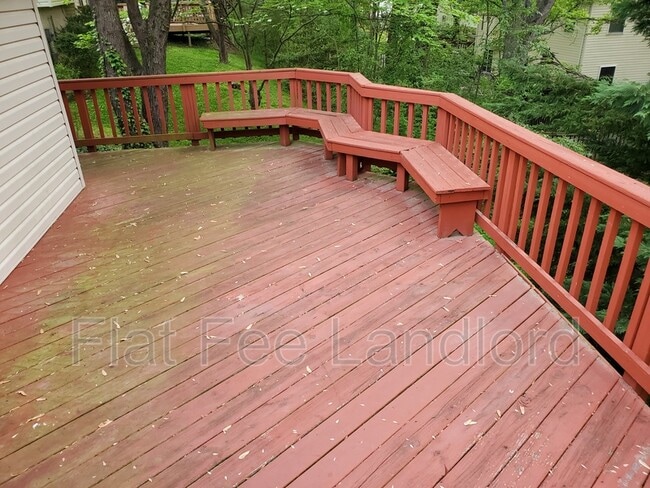 Building Photo - 7226 Ashview Dr