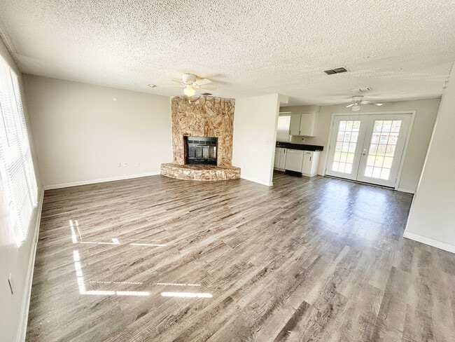 Building Photo - 2642 Debbie Ct