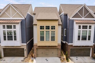 Building Photo - 1032 Moorewood Ln S E