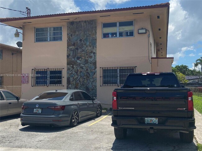 Foto del edificio - 1836 NW 22nd Ct