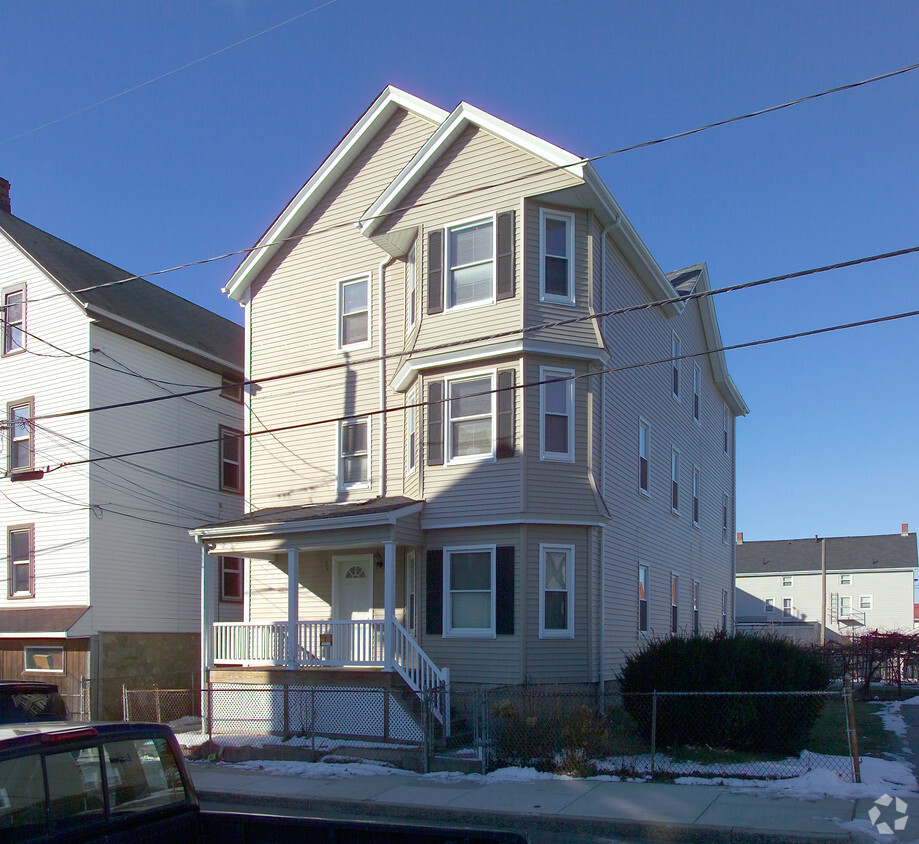 Primary Photo - 92-94 Davis St