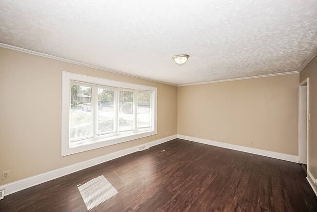 Building Photo - 207 N Milford Dr