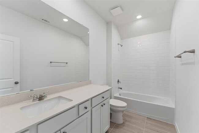 Foto del edificio - 2206 Via Isa Ln