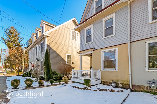 Foto del edificio - 448 Washington Ave, Newtown, PA, 18940