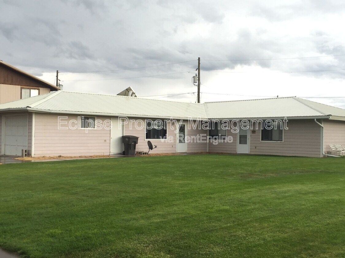 Foto principal - 2642 Clark St