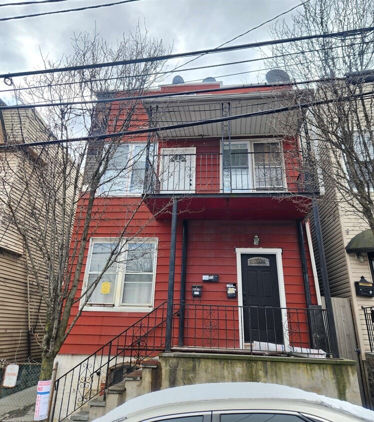 139 34th St Unit 2, Union City, NJ 07087 Condo for Rent in Union City