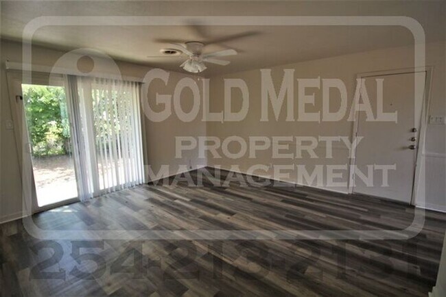 Foto del edificio - 1201 Santa Rosa Dr