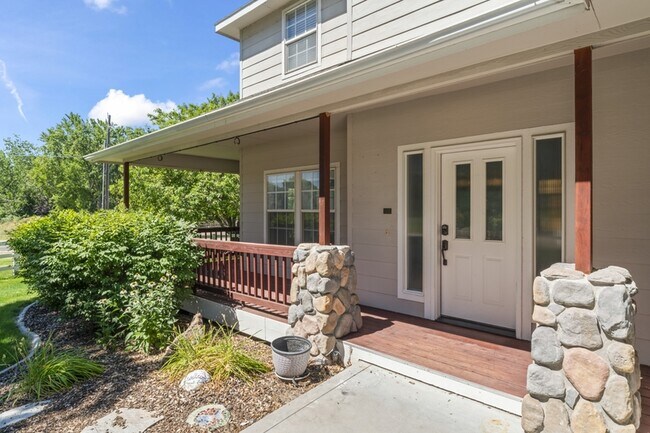 Foto del edificio - 15081 Widgeon Ave