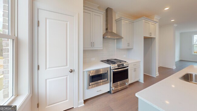 Building Photo - 125 Basil St