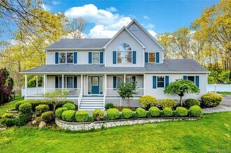 Building Photo - 212 Fairway Dr