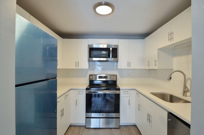 Foto del edificio - 1049 Pleasant St