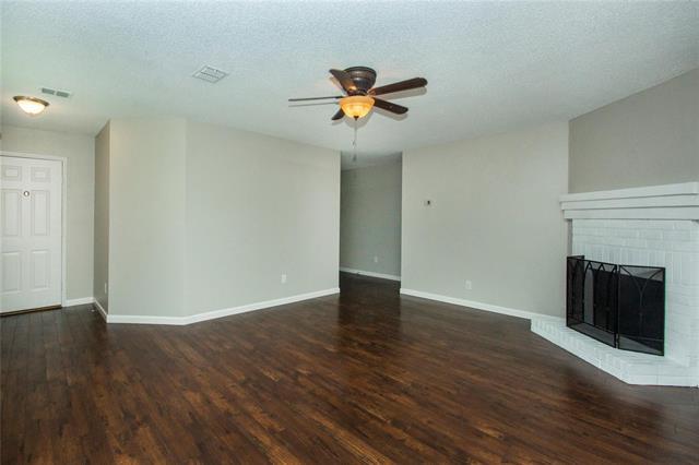 Building Photo - 2224 Maple Dr