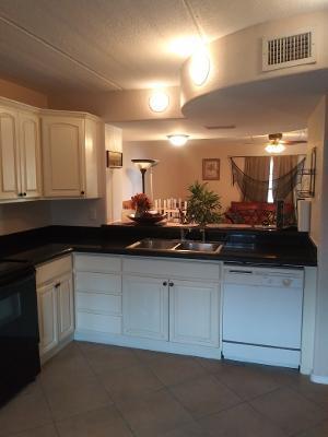 Building Photo - 104 E Parade Dr