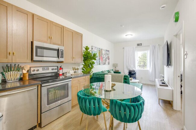 Building Photo - 2658-72 Broadway