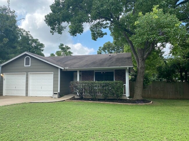 Building Photo - 9802 Briar Ridge Dr