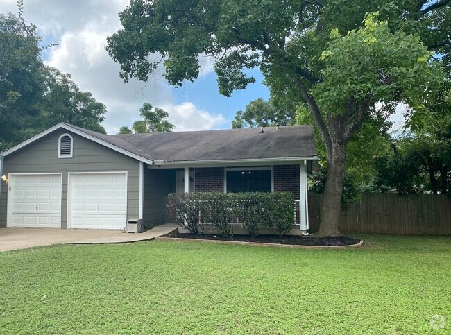 Building Photo - 9802 Briar Ridge Dr