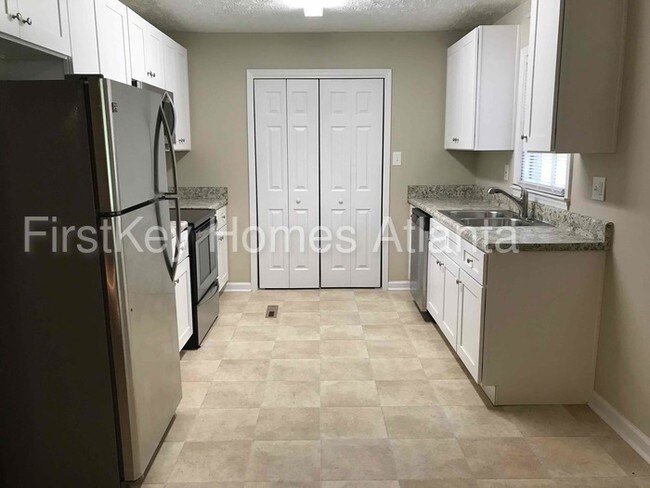 Building Photo - 5705 Hiram Lithia Springs Rd SW