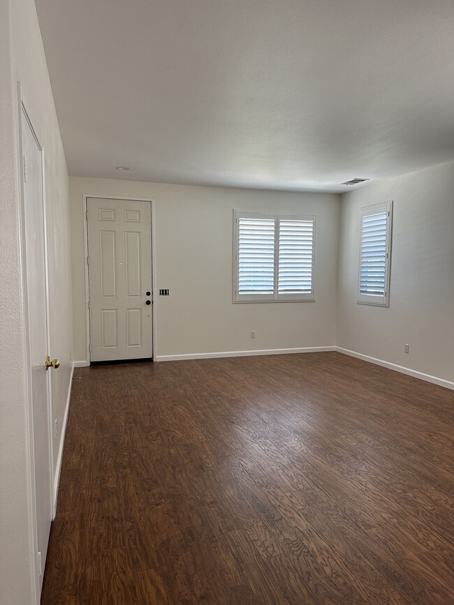 Living room - 38130 Mentor Ct