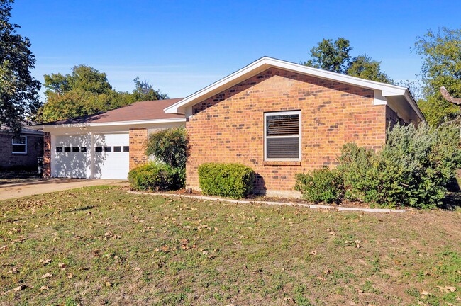 Building Photo - Charming Aledo Neighborhood