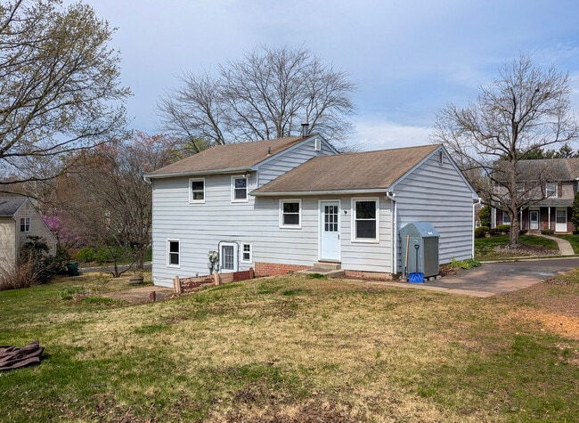 Building Photo - 1583 Yeakel Way