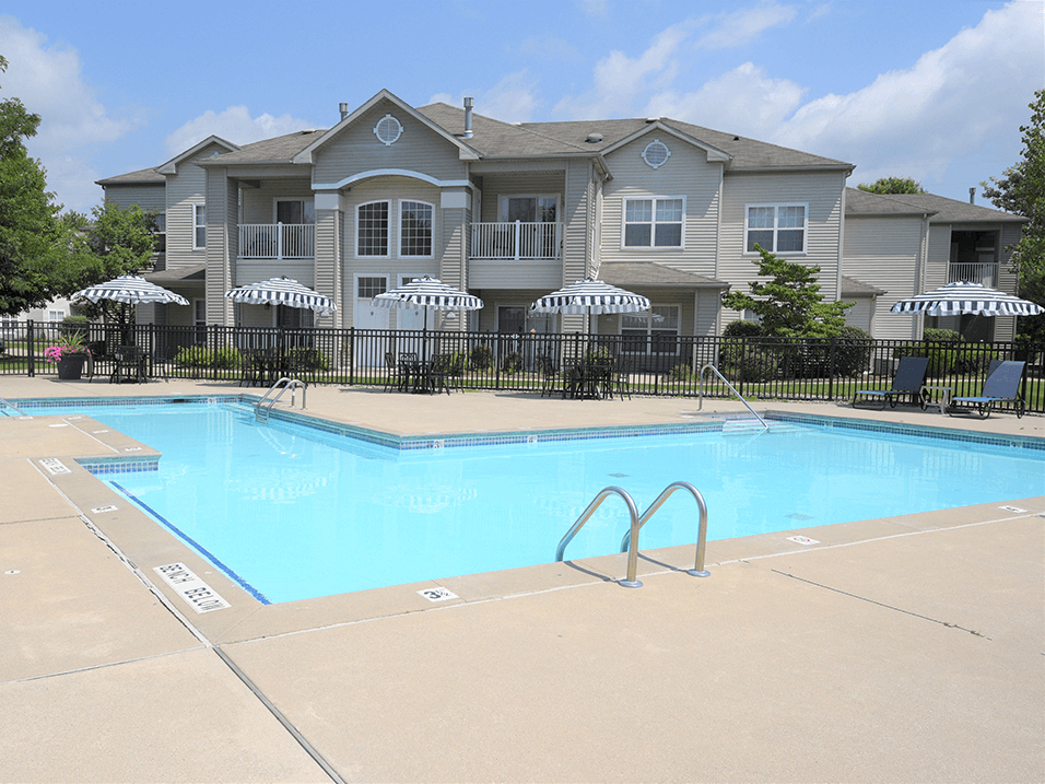 Te encantará la piscina. - Shoreline Landing Apartments