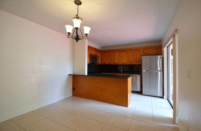 Building Photo - 167 Lake Arbor Dr