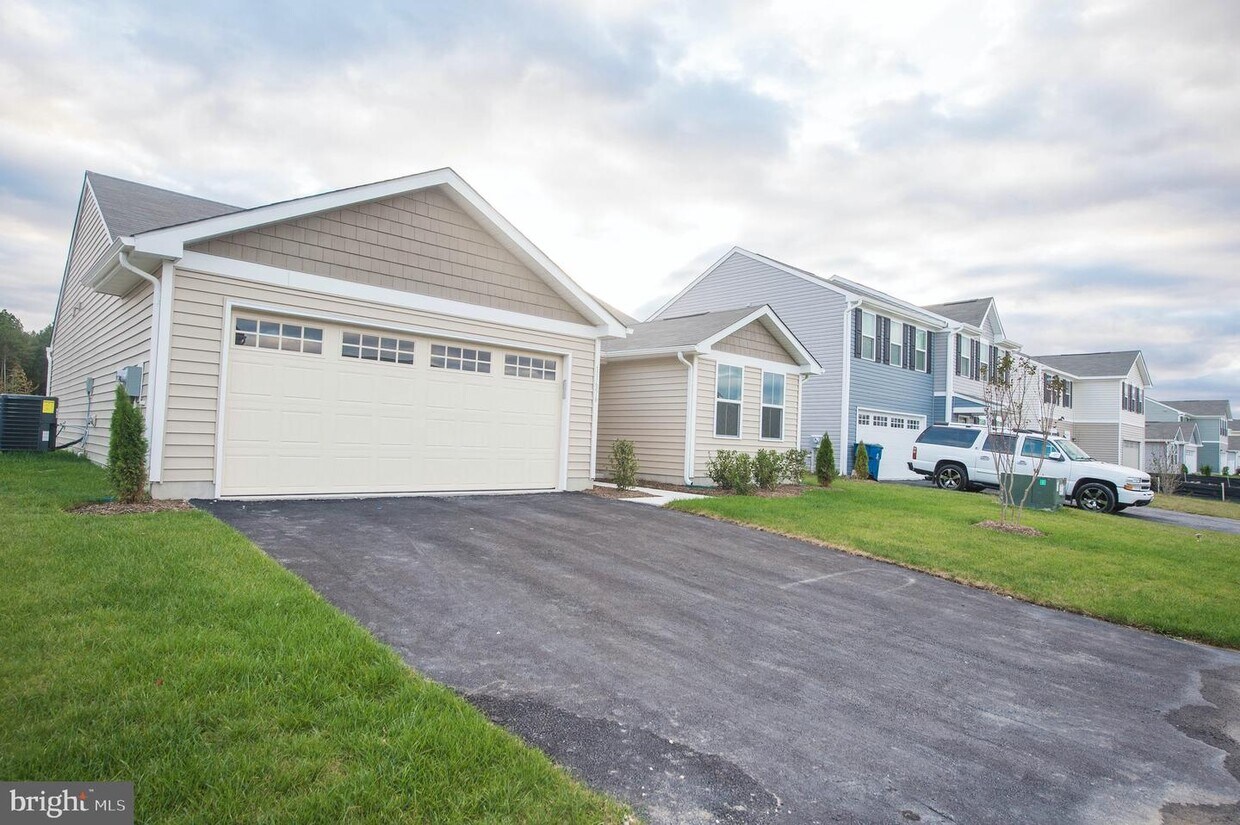 Primary Photo - 11656 Buckingham Dr