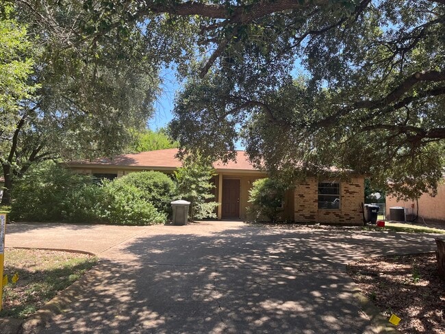 Building Photo - 1412 Bermuda Ct