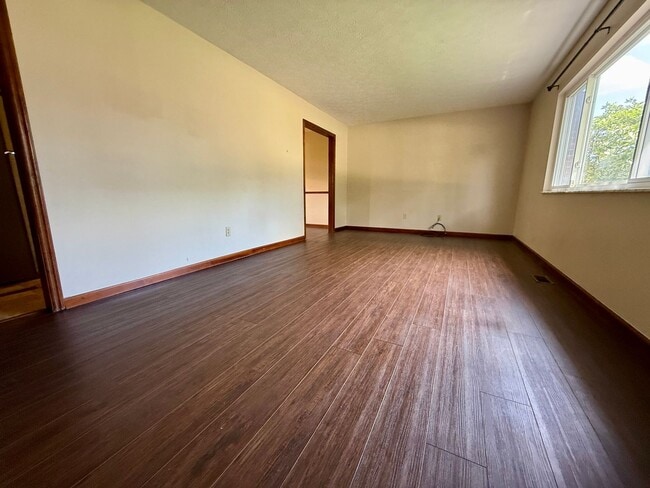Building Photo - 70 Kesling Dr