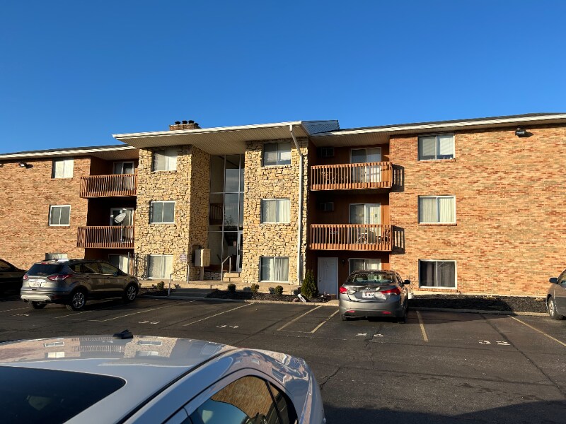 Primary Photo - 5350 Camelot Dr
