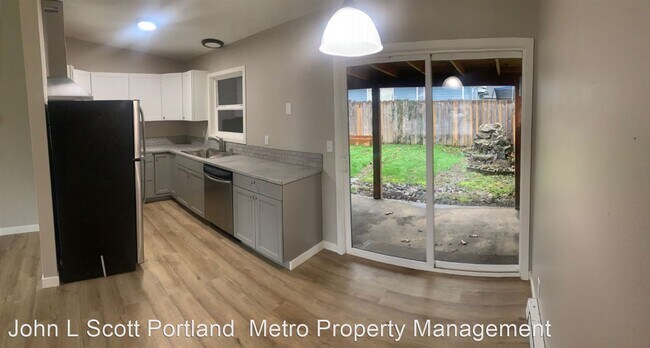 Building Photo - 2 br, 1 bath House - 17215 NE Glisan Street