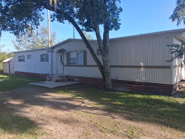 2 Bed 2 Bath Thonotosassa! New paint throu... - 2 Bed 2 Bath Thonotosassa! New paint throu... House