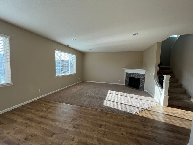 Foto del edificio - Gorgeous 5BD* 3.5 Bath* Single Family Home...