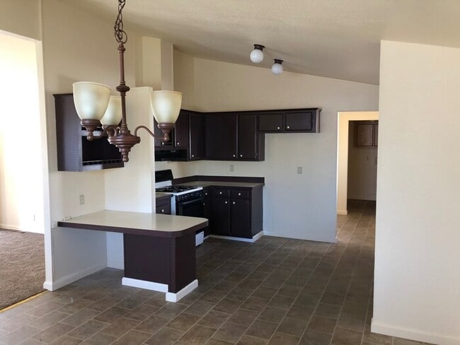 Building Photo - Riverbank Nice 2 Bedroom Home