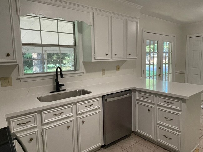 Building Photo - 3/2 for rent in the heart of Madison!