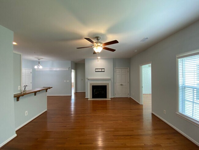Foto del edificio - 6981 Hanesbrook Cir