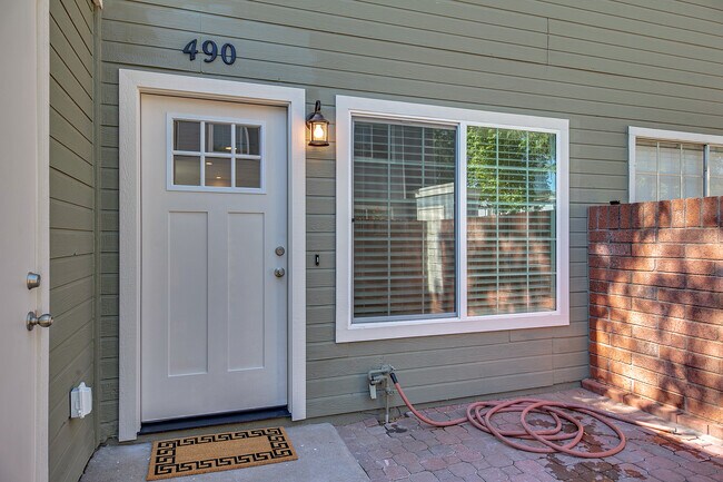 Building Photo - 2301 E University Dr