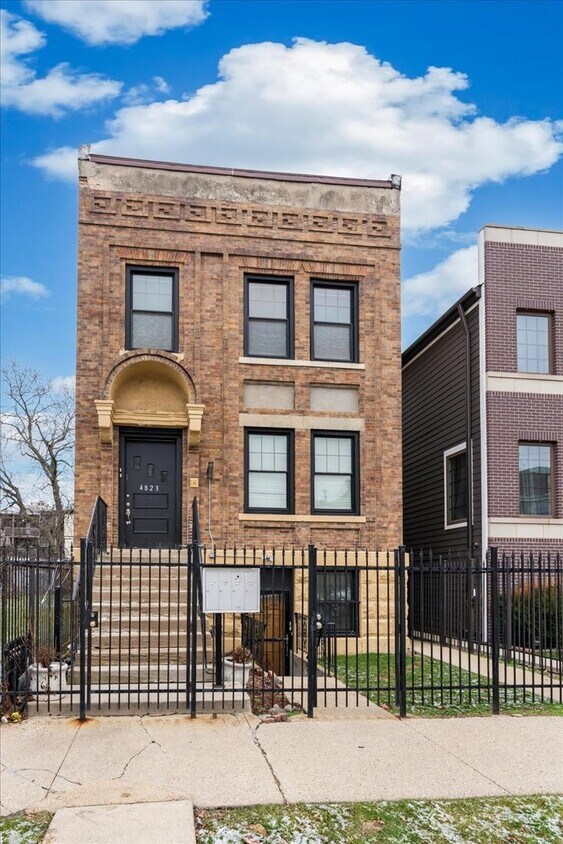 Primary Photo - 4823 S Indiana Ave