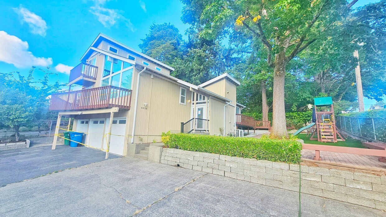 Foto principal - Mercer Island gem - 4 BD 2.5 Ba in Beautif...