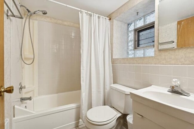 Foto del edificio - 4651 N Leamington Ave