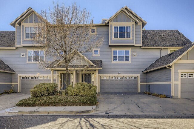 Building Photo - Wonderful SW Longmont Townhome.