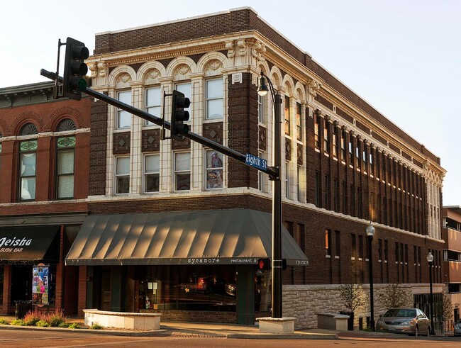 Building Photo - 804 E Broadway