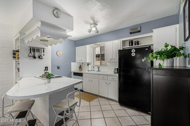 Foto del edificio - 6824 E 2nd St