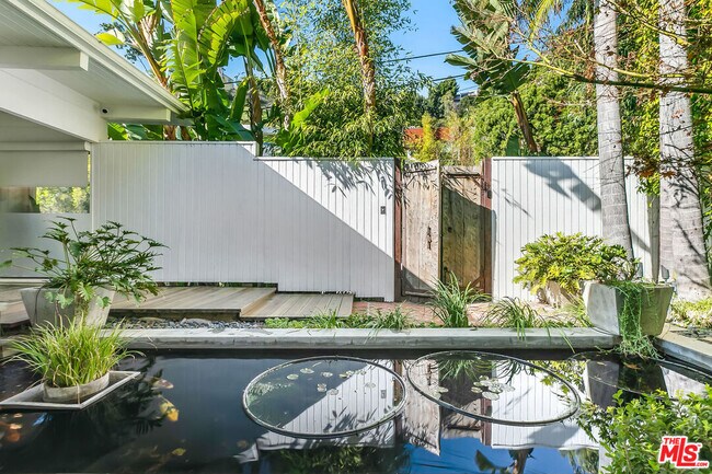 Foto del edificio - 1644 Marmont Ave